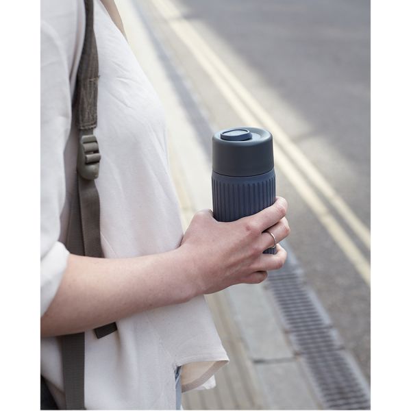 Кружка Travel Cup, 340 мл, серая, Black+Blum, изображение 25