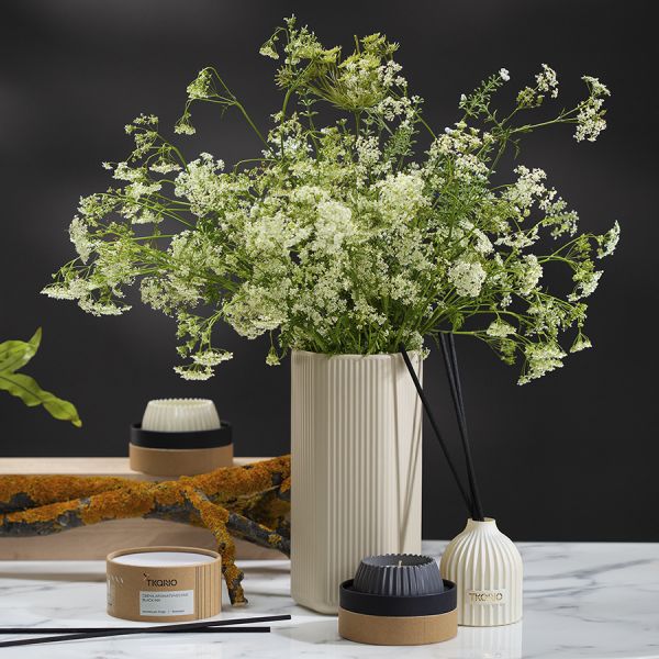 Свеча ароматическая Green tea & Pear blossom из коллекции Edge, серый, 30 ч, Tkano, изображение 2